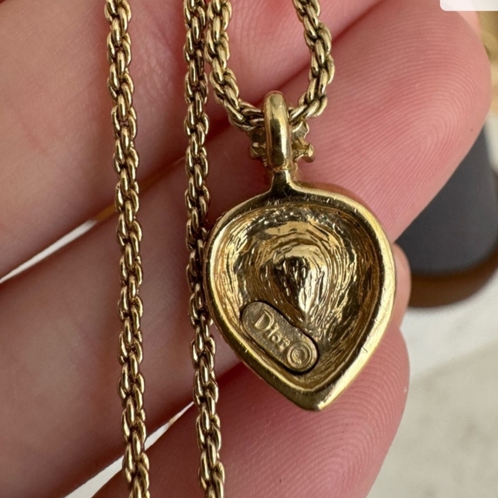 Christian Dior Gold Plated Queen 2 Crystals Heart Pendant/Wristlet /Scarf⚜️❤️⚜️ - Picture 5 of 9